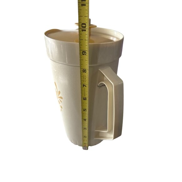 Vintage Tupperware Beige & Yellow Pitcher With Lid - 8.5" Tall 2 Qt #800-6 - Picture 6 of 7